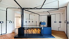 Kritický m�sí�ník. Expozice kolem kultovního �asopisu pou�ívá industriální...