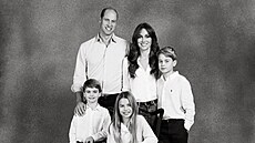 Princ William, princezna Kate a jejich dti princ Louis, princezna Charlotte a...