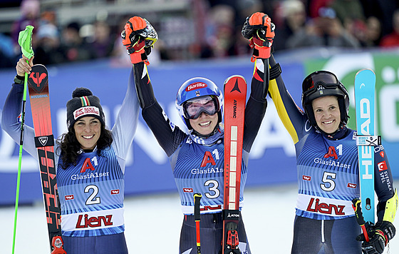 T�i nejlep�í z ob�ího slalomu v Lienzu. Vít�zka Mikaela Shiffrinová, st�íbrná...
