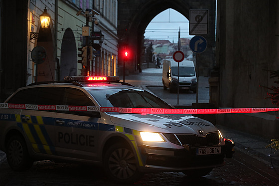 Policie zasahuje na námstí Jana Palacha v Praze u nahláené stelby ve kole....