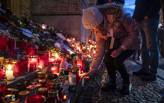 Filozofická fakulta byla po stelb uzavena a obehnána policejními páskami....