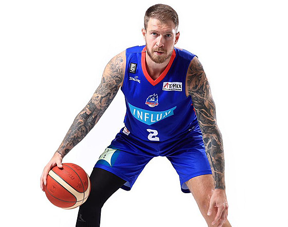 �eský basketbalista Patrik Auda v dresu japonského týmu Aomori