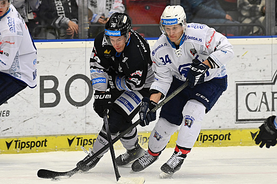 David Kofro� (vlevo) v souboji s Janem Schleissem.