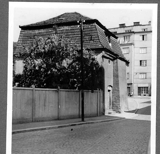 Schablínova stodola na snímku z roku 1940.