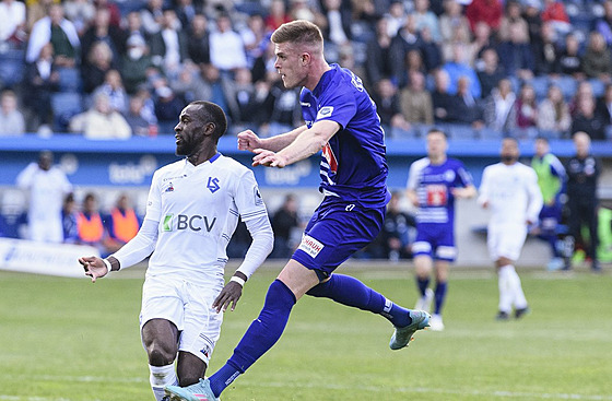 Marko Kvasina v tmavém dresu FC Luzern