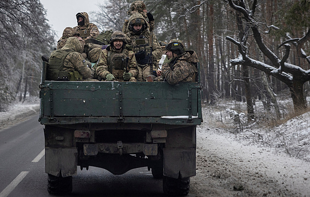 Ukrajinský ústup na východě pokračuje. Situace je mimořádně vážná, uvedly USA