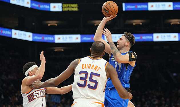 Fenomenální Dončič. Řídil výhru nad Phoenixem, v NBA už dal přes 10 000 bodů