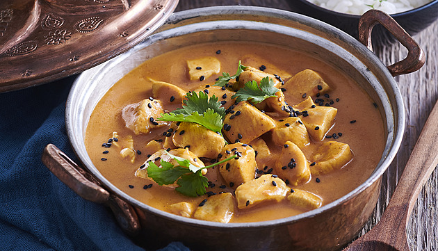 Butter chicken: Indické kuře v krémové omáčce s rajčaty a kořením