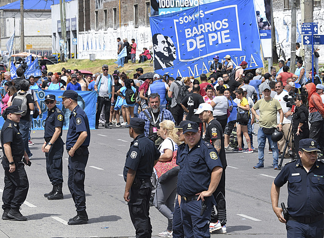 Argentinské odbory vyhlásily generální stávku proti opatřením prezidenta Mileie