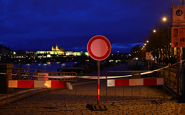 Praha kvůli stoupající hladině zavřela Čertovku a náplavky, otužilci zrušili akci