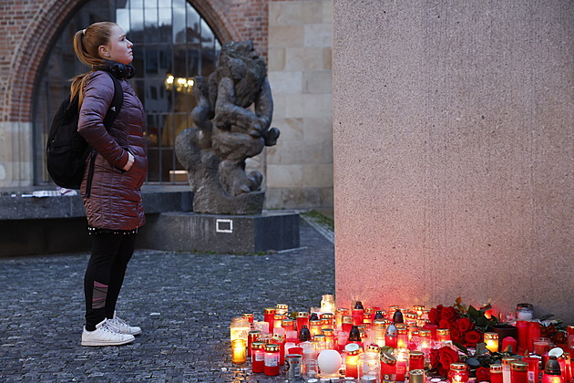 Násilí v civilizované společnosti nemá místo, zní z univerzit. Zřídily pietní místa