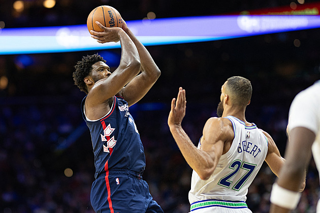 Obruč málem zhatila Embiidovi další večírek. Je na něj spoleh, ví ve Philadelphii