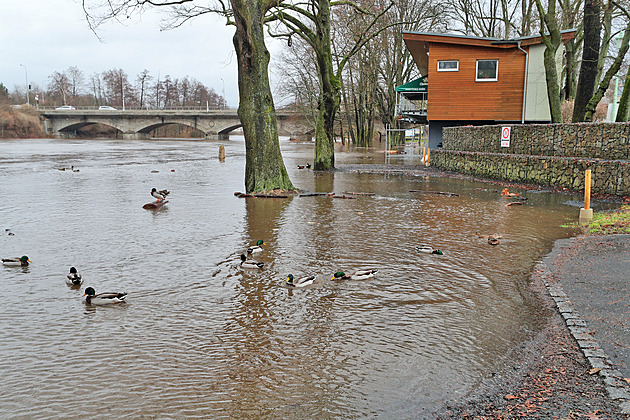 Nejvyšší povodňový stupeň hlásí hlavně řeky na Vysočině a na východě Čech