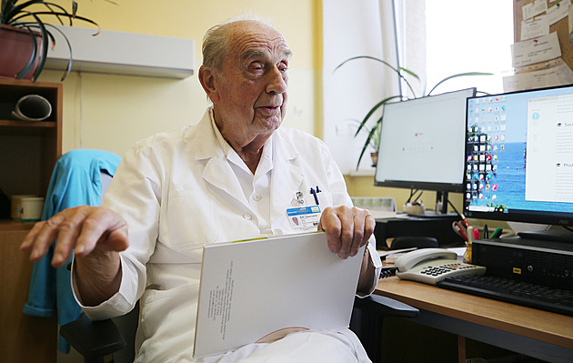 Můžete dělat spoustu věcí, ale důležité je, dělat je dobře, říká 91letý primář