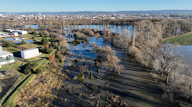 Hladina Moravy opadá, v Olomouci řeka klesla na druhý povodňový stupeň