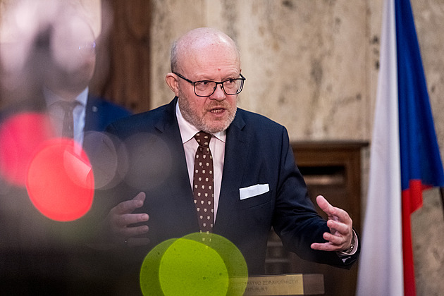 Válek hodnotí vývoj covidu a chřipky. Počet nakažených mírně roste