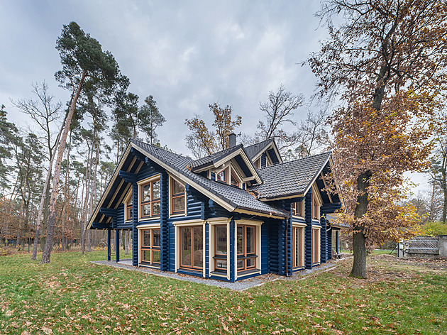 Jiří Prskavec posiluje na olympiádu i kopáním výkopů u svého srubu