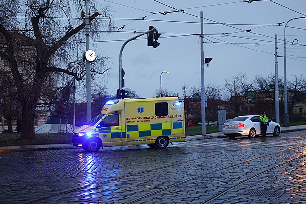 Střelec rozrážel dveře. Utekli jsme na střechu, popsala studentka útok