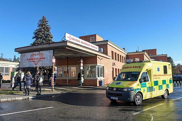 Lékaře nevykouzlí. Nemocnice řeší, jak zajistit péči a neporušit zákon