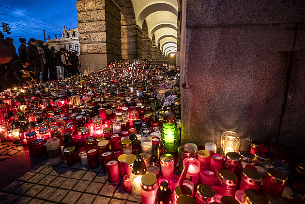 Z pušky se učil střílet jen měsíc. Policie šetří, jak vrah mohl mít průkaz a zbraně