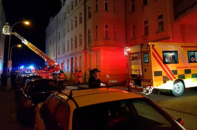 Z ohřívače vody unikl v bytě jedovatý plyn, osm lidí skončilo v nemocnici