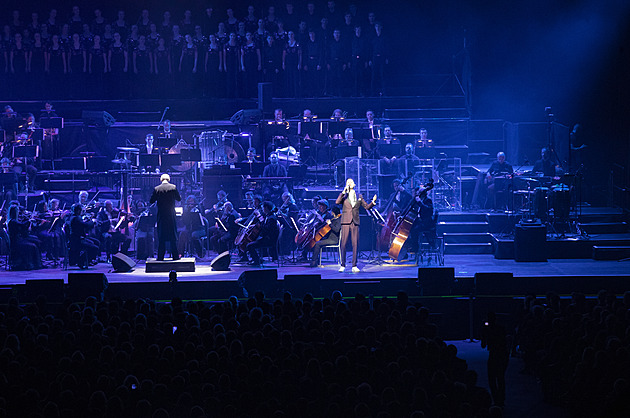 Držme spolu, vzkázali umělci. Ve večer tragédie se hrálo v O2 areně i divadlech