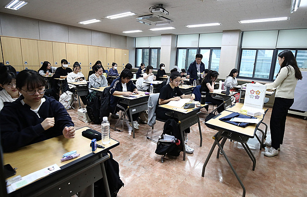 Zvonek zkrátil nejtěžší zkoušku světa o 90 sekund, korejští studenti žalují vládu
