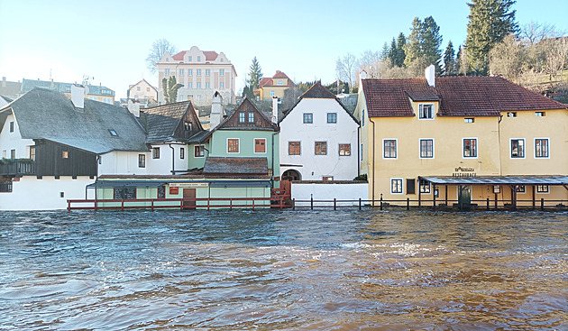 Hladiny řek v Česku klesají, povodňový stav trvá na dvou desítkách míst