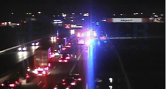 Vážná nehoda s jednou obětí uzavřela dálnici D8. V akci byl i vrtulník