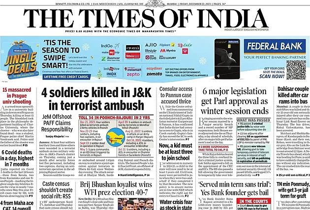 Horor, běsnění, masakr. Střelba v Praze obletěla svět na titulních stranách