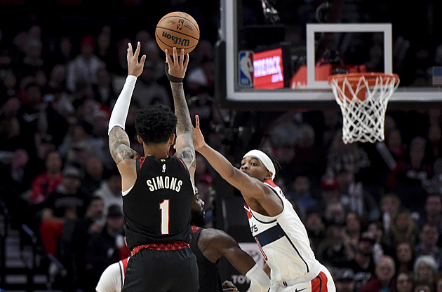 Detroit je po 25. prohře v řadě blízko rekordu, střelcem večera je Simons