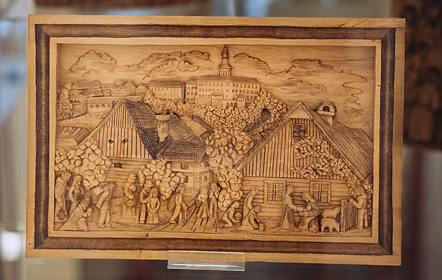 Řezbář tvoří betlémy už téměř čtyřicet let, začínal s postavami ze silikonu