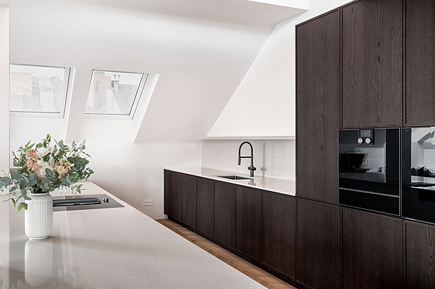 Rodina se usadila na Vinohradech. Jejich mezonet má 307 metrů čtverečních