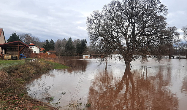 Meteorologové varují před povodněmi. Praha uzavřela náplavky, řekl ministr