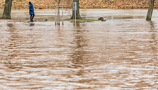 Naprší až osm centimetrů, rozvodní se řeky, varují před víkendem meteorologové