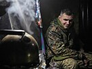 Písluník 92. útoné brigády ukrajinské armády na frontových pozicích nedaleko...