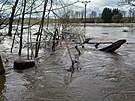 Rozvodnná Sázava pod Bránským rybníkem ve áe nad Sázavou. (25. prosince...