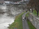 Labe v Ústí nad Labem atakuje tetí stupe povodové aktivity. (25. prosince...
