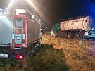 Nehoda cisterny na d�lnici D1 u P�erova. (19. prosince 2023) 