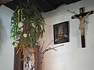 V�no�n� podoba sv�tnice v jedn� z chalup v Rymic�ch. Na sn�mku je vid�t stromek...