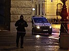 Policisté stále pokraují ve vyetování na Filozofické fakult UK v Praze, kde...