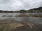 Labe na dolním toku mezi Ústím a Dínem je na tetím povodovém stupni,...