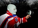 Vasil Simkovi alias Fantomas, známý fanouek eských hokejist a fotbalist.