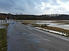 Zaplavená silnice a blízké pozemky z Chocn do Darebnic na Orlickoústecku (22....