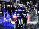 Policejní hlídka v ulicích francouzského msta Hyeres (24. prosince 2023)
