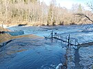 Rozvodnná Vltava v Herbertov u Vyího Brodu (28. prosince 2023). V lét tudy...