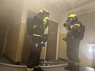 Hasi�i v Praze zasahuj� p�i po��ru z ho��c�ho stromku. (24. 12. 2023)