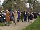 Britská královská rodina se sela na tradiní vánoní bohoslub v...