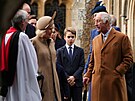 Britská královská rodina se sela na tradiní vánoní bohoslub v Sandringhamu.