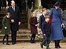 Britská královská rodina se na Boí hod sela na tradiní vánoní bohoslub v...